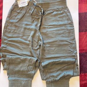 🦋🦋🦋Olive ‘dressy’ joggers